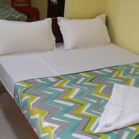 קנצ'יפוראם Varadhar Guest House מראה חיצוני תמונה