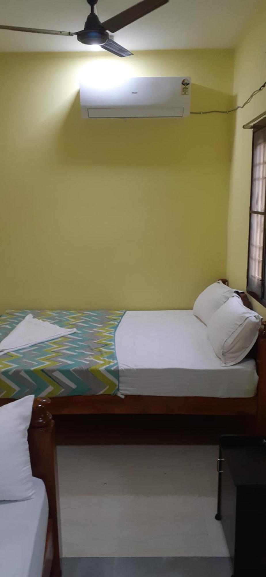 קנצ'יפוראם Varadhar Guest House מראה חיצוני תמונה